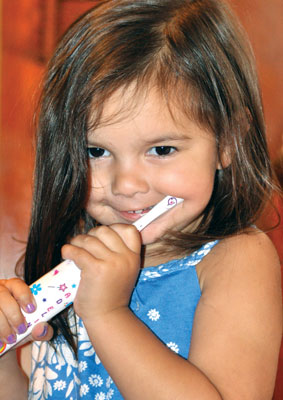 اهمیت مسواك و نخ دندان بـراي کودکان