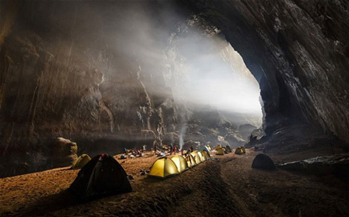 گردش در بزرگ‌ترین غار زیرزمینی جهان