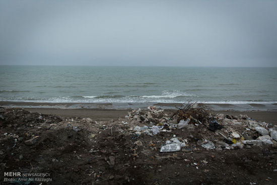 عکس: زباله‌ ها در ساحل مازندران