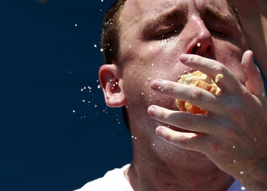 بزرگترین مسابقه همبرگر خوری! +عکس