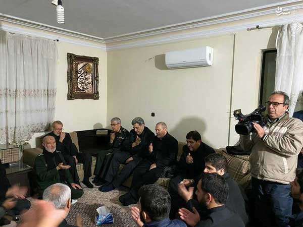 لاریجانی و شهردار تهران در منزل سردار سلیمانی