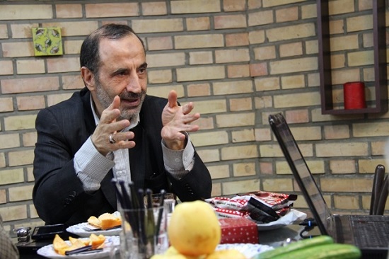 کنایه یک اصولگرا به کاندیداتوری احمدی‌نژاد