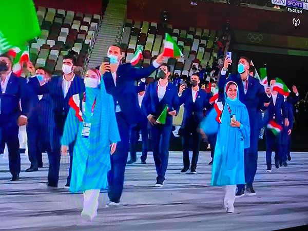 رژه‌ی کاروان ایران در مراسم افتتاحیه المپیک