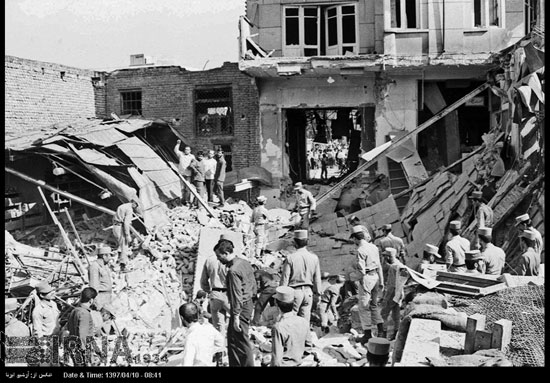 ۱۷ تیر ۱۳۶۵، انفجار بمب در میدان انقلاب تهران