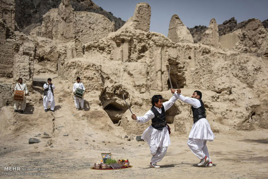 عکس: رقص شمشیر سنتی سیستان در نوروز