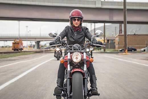 پلیس: با موتورسواری زنان برخورد می‌کنیم