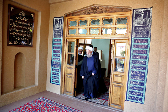 روحانی در بیت امام(ره) در خمین