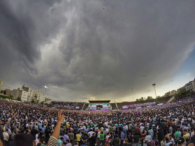 تصویری زیبا از جمعیت حامیان روحانی در مشهد
