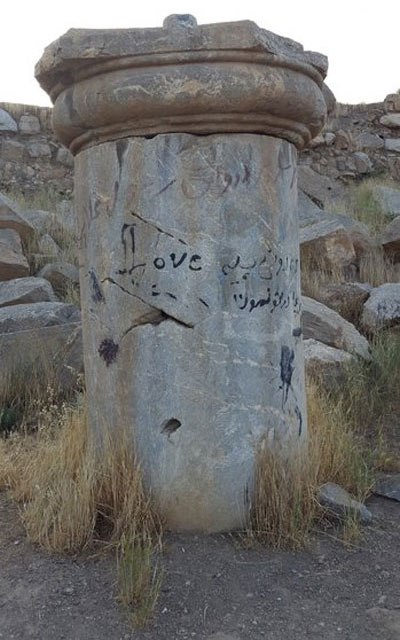 سنگ‌های معبد آناهیتا سیاه شد +عکس