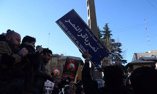 عکس:تجمع غیرقانونی مقابل سفارت سعودی