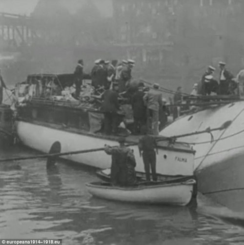 تصاویر تاریخی غرق شدن کشتی در شیکاگو