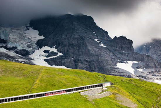 زیباترین ایستگاه قطار کوهستانی سوئیس