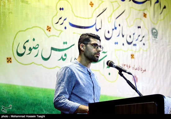 اهدا توپ طلای طارمی به موزه آستان قدس رضوی