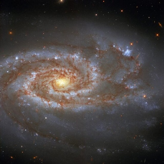 دو ابرنواختر درخشان در یک کهکشان خیره کننده