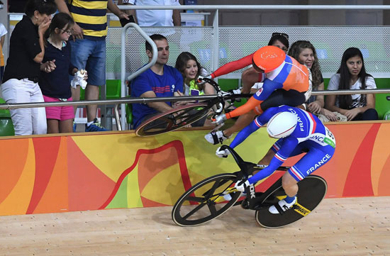 حرکت عجیب یک دوچرخه سوار در المپیک