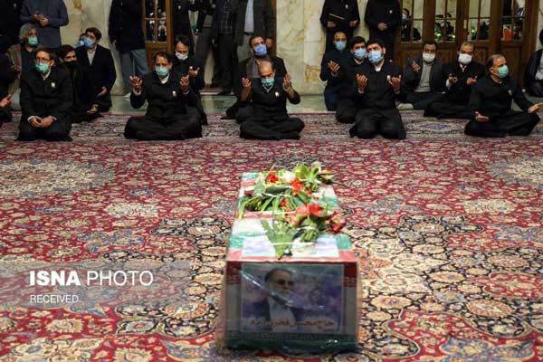 مراسم وداع با پیکر دانشمند ایرانی در حرم رضوی