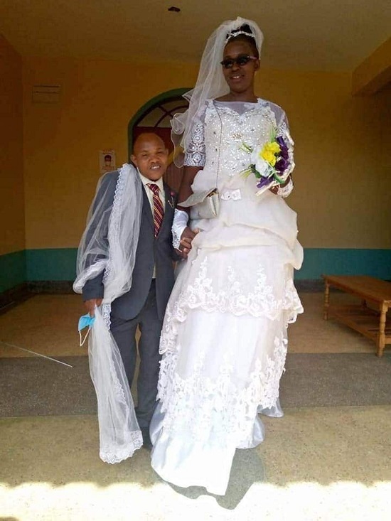 عروسی که قدش دو برابر داماد است!