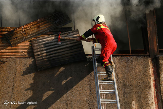 آتش سوزی مهیب در انبار کالای مشیریه