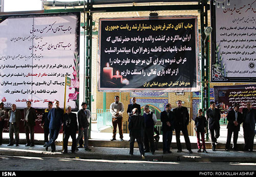 عکس: روحانی در سالگرد درگذشت مادرش