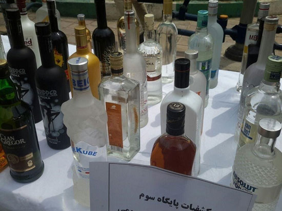 کشف ۷۰۰بطری مشروبات الکلی در شمال تهران