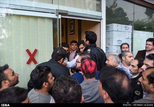 عکس:‌ حضور هواداران اولادی در بیمارستان