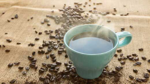 خطر خوردن قهوه و ابتلا به آب سیاه در چشم