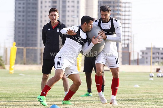 زورآزمایی غیرمستقیم در تیم ملی