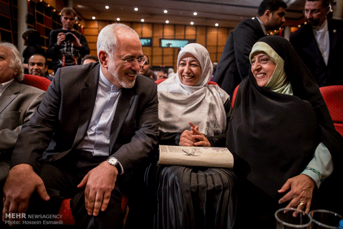 عکس: ظریف و همسرش در یک جشنواره