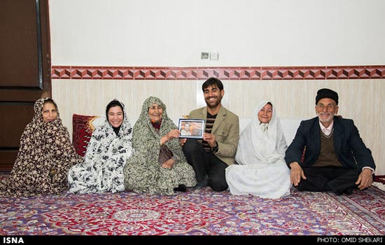 عکس: شادی خانواده مرزبان آزاد شده