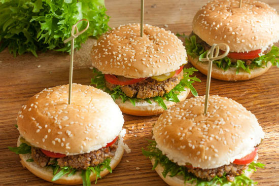 10 واقعیت جالب و کمتر شنیده شده در مورد همبرگر