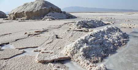 سازمان محیط زیست: دریاچه نمک قم خشک نشده