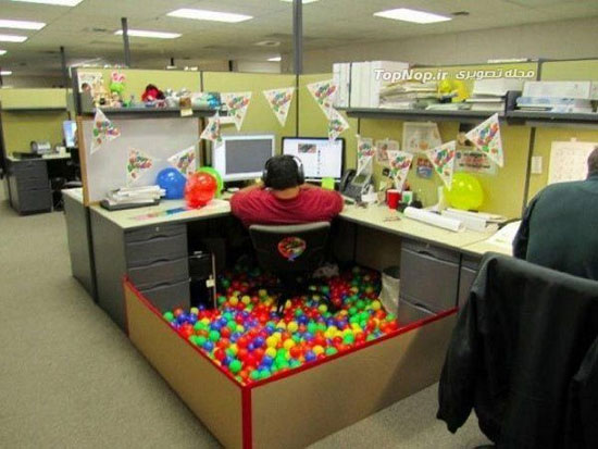 عکس: صحنه های غیر عادی در دفتر کار!