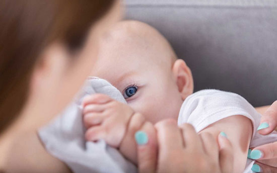 شیر مادر؛ معجزه‌ای برای سلامت نوزاد و مادر