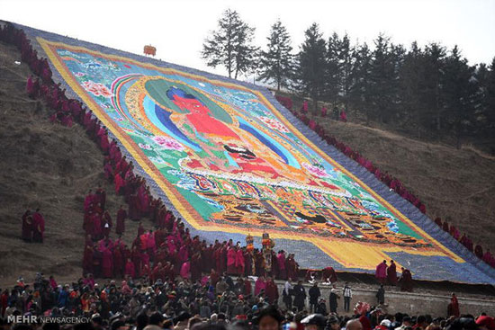مراسم نمایش نقاشی بودا در چین +عکس