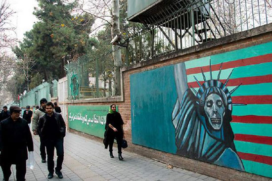 نقاشی‌های دیوار سفارت آمریکا در تهران حذف شد؟!
