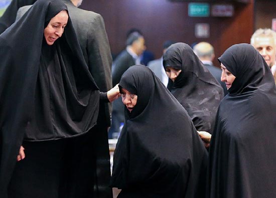 (تصاویر) هاشمی و همسرش در جمع زنان کارگر