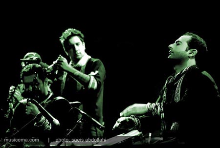 اجرای گروه دارکوب با همراهی حامد بهداد/ گزارش تصویری