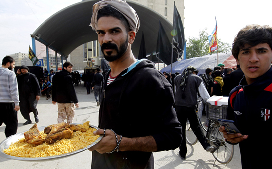 خدمت رسانی به زائران اربعین