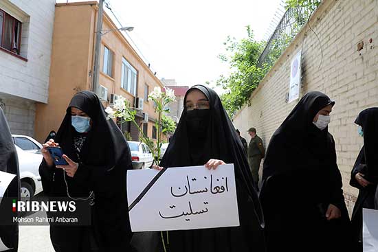 تصاویرِ تجمع خودجوش دختران مشهدی و افغان