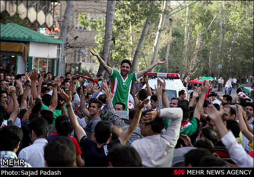 عکس: پایکوبی با طعم جام جهانی در شهر (1)