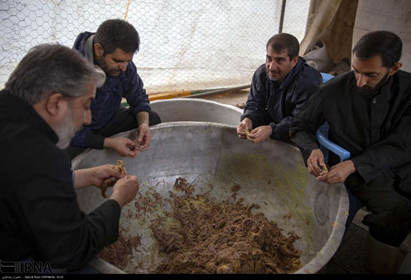 طبخ آش نذری 84 تنی در شیراز