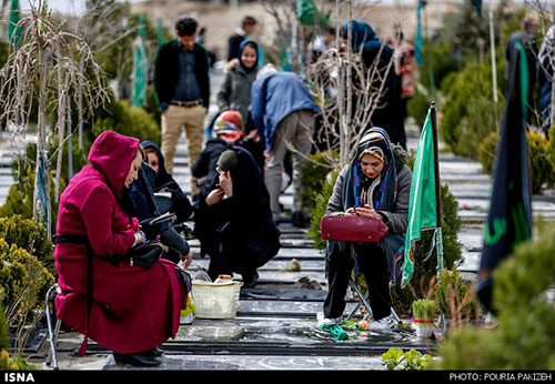 عکس:زیارت اهل قبور در آخرین پنجشنبه 94