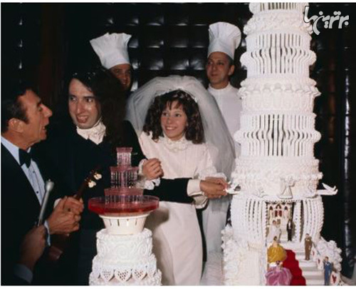 وقتی چهره‌ها بر سر اندازه کیک عروسی رقابت می‌کنند!