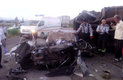 تصادف پراید با کامیون؛ پنج کشته