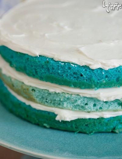 کیک وانیلی زمستانی با آبنبات های آبی