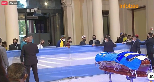 پیکر مارادونا به کاخ رئیس‌جمهور آرژانتین رسید