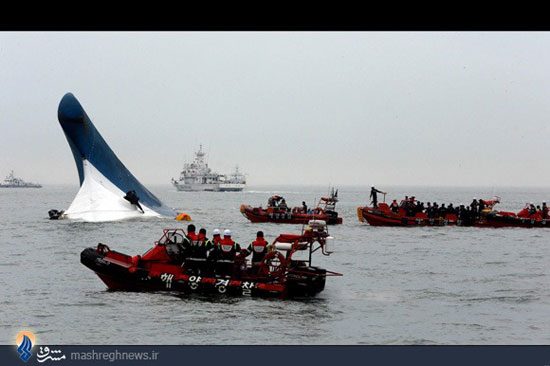 عکس: غرق شدن کشتی مسافربری کره‌ای