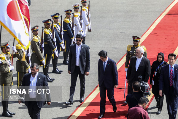ورود نخست‌وزیر ژاپن به تهران