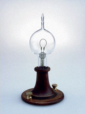 ادیسون، نابغه خنگ با 1368 اختراع!