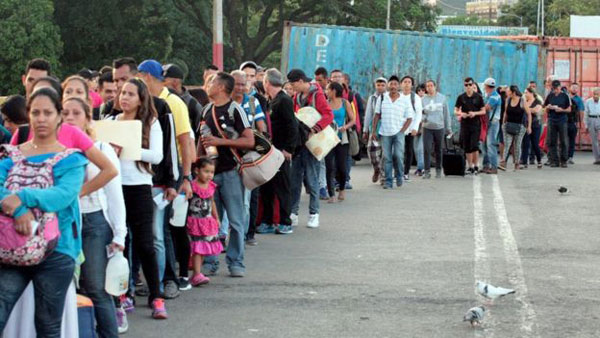 هجوم ونزوئلایی‌های گرسنه به مرز کلمبیا